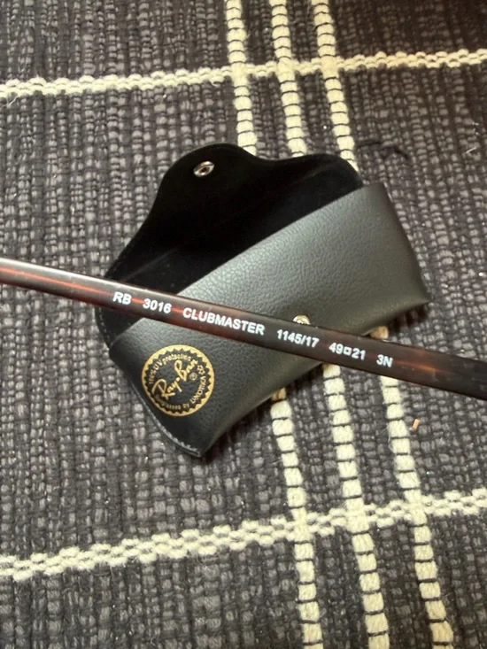 Ray-Ban Clubmaster Sunglasses with Tortoiseshell Frame and Blue Mirrored Lenses - Picture 4 of 4